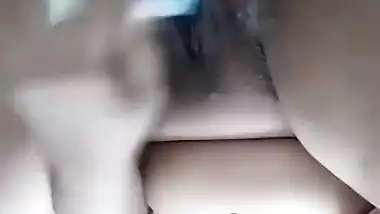 Busty Lahore babe masturbates with a toothpaste pouch