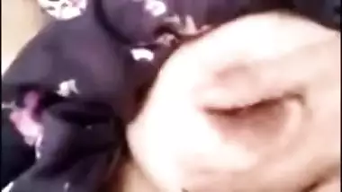 Indian aunty finds courage to show off her wonderful boobies