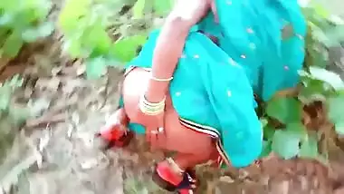 Desi village aunty show her nude body outdoor