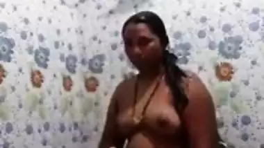 Sexy desi bhabhi nude bathing selfie video