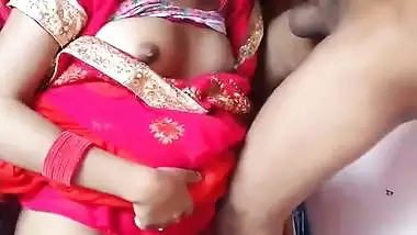 The girl in a saree gives an Indian blowjob and eats cum