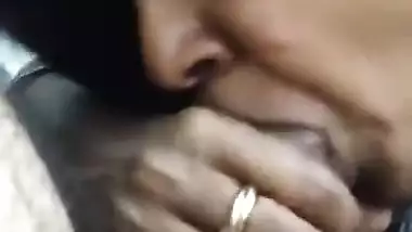 Hot Aunty Giving Erotic Oral Sex