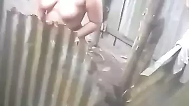 Neighbour village bhabhi bathing caught on camera