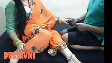 Desi avni bhabhi sexy massage by brother in law