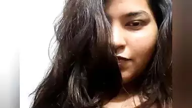 Seductive Indian girl topless big boobs showing selfie