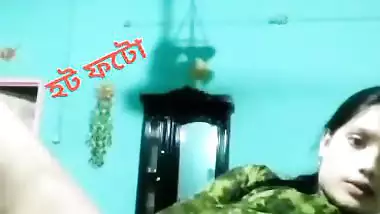 Bangla naked girl fucks her pussy with brinjal