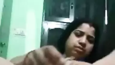 Viral porn of a South Indian lady masturbating with a radish