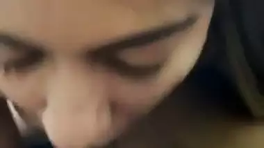 Sexy nude babe gives a desi blowjob to her guy