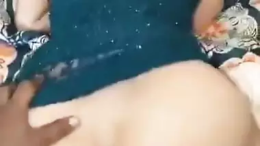 Desi bhabhi fast pussy fingering