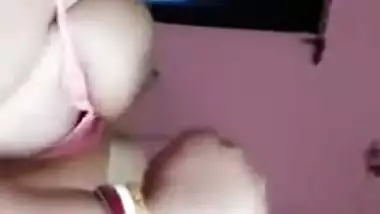 Skinny husband fucks Desi housewife's XXX trench in missionary