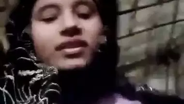 Muslim Desi wife needs XXX watchers to appreciate her shaved pussy