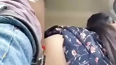 Girl seduces her lover in car and enjoys desi outdoor sex