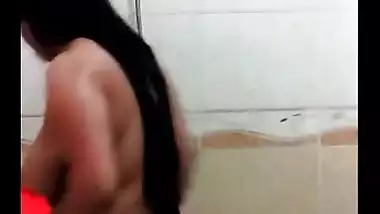 Hot Mba Girl Fingering herself in Wash room