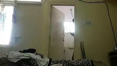 Indian teenage girl naked after shower video