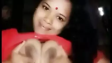Desi village bhabi show her sexy boobs