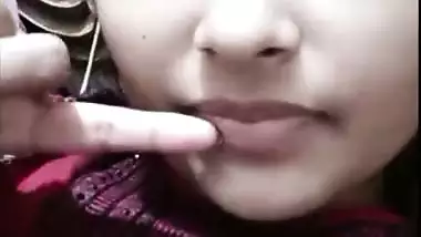 Beautiful Chamet cam girl nude round boobs showing