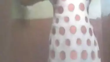 Desi babe hot show nude 1