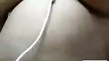 Cute Desi Girl Showing her Boobs On Video Call