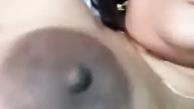 Hot wife on Chamet goes nude during paid viral cam chat