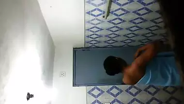 Srilankan bathing hiddencam video