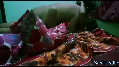 Hidden camera captures Desi whore and XXX buddy having sex on the bed