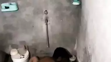 Indian sex MMS of a guy fucking his GF in the bathroom