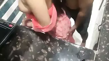 Homemade desi sex of a Nagpur couple in the kitchen