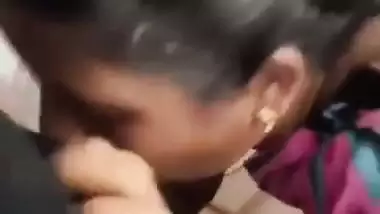Tamil aunty lifts blouse and shows boobs before blowjob