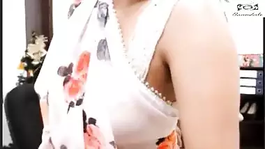 Hot Cam Show and Dance of Indian Big Tits Girl from Mumbai 1
