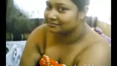 bhabhi showing boobs in shower