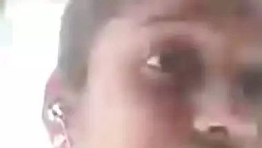 Slim married Tamil wife sharp boobs showing viral MMS