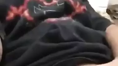 horny aunty finguiring self recorded clip