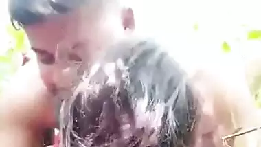 Trapping desi village girl and fucking her outdoor MMS