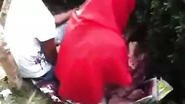 Couple Romance In Park - Movies. video3porn3