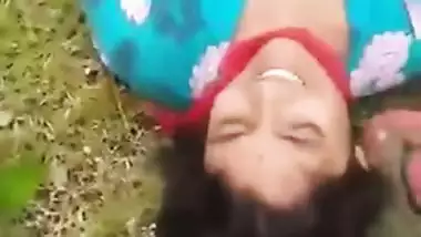 Cameraguy films his friend fucking Desi girl's XXX cave outdoors