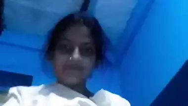 Desi nude Bihari girl shows her tight boobs to her lover