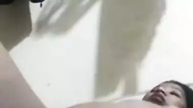 Chubby and dusky desi girl nude video making viral MMS