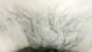 A guy fucks his GF’s pussy in the Hindi sexy bf video