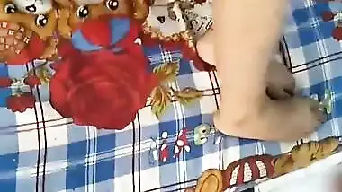 Kiss karo lund pe sexy video with big boobed bhabhi