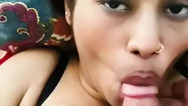 Hot model gives an Indian blowjob to her lover