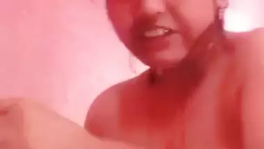 Bengali lady pissing and taking nude bath viral MMS