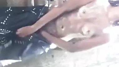 Sri Lankanoutdoor Bath මල්කි නන්ගි ටිරිප් එකක් ගිහින් කොල්ලට පෙන්න නානහැටි2