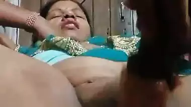Bhabhi with sex toy fucking her wet black pussy