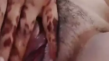 Young pussy fingering by virgin desi college girl