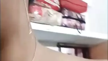 Chubby bhabhi striptease big boobs and pussy show