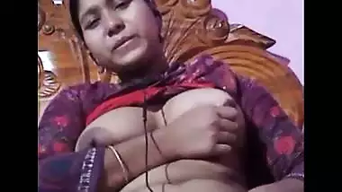 Big boob girl masturbates on an HD nude video call