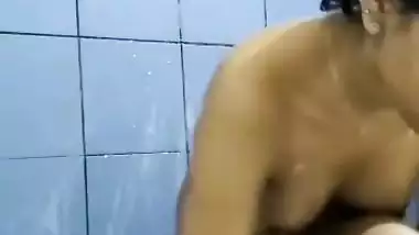 Delhi college girl – Anaya nude bathing solo X