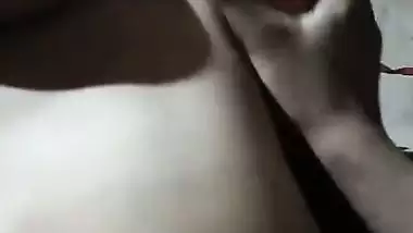 Chubby Bangla lady allows her cousin to press her boobs