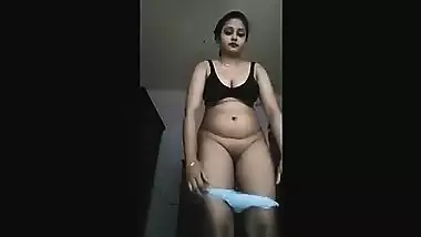 Desi cute boudi nice body