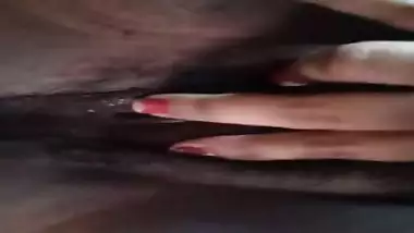 Desi cute bhabi fingering